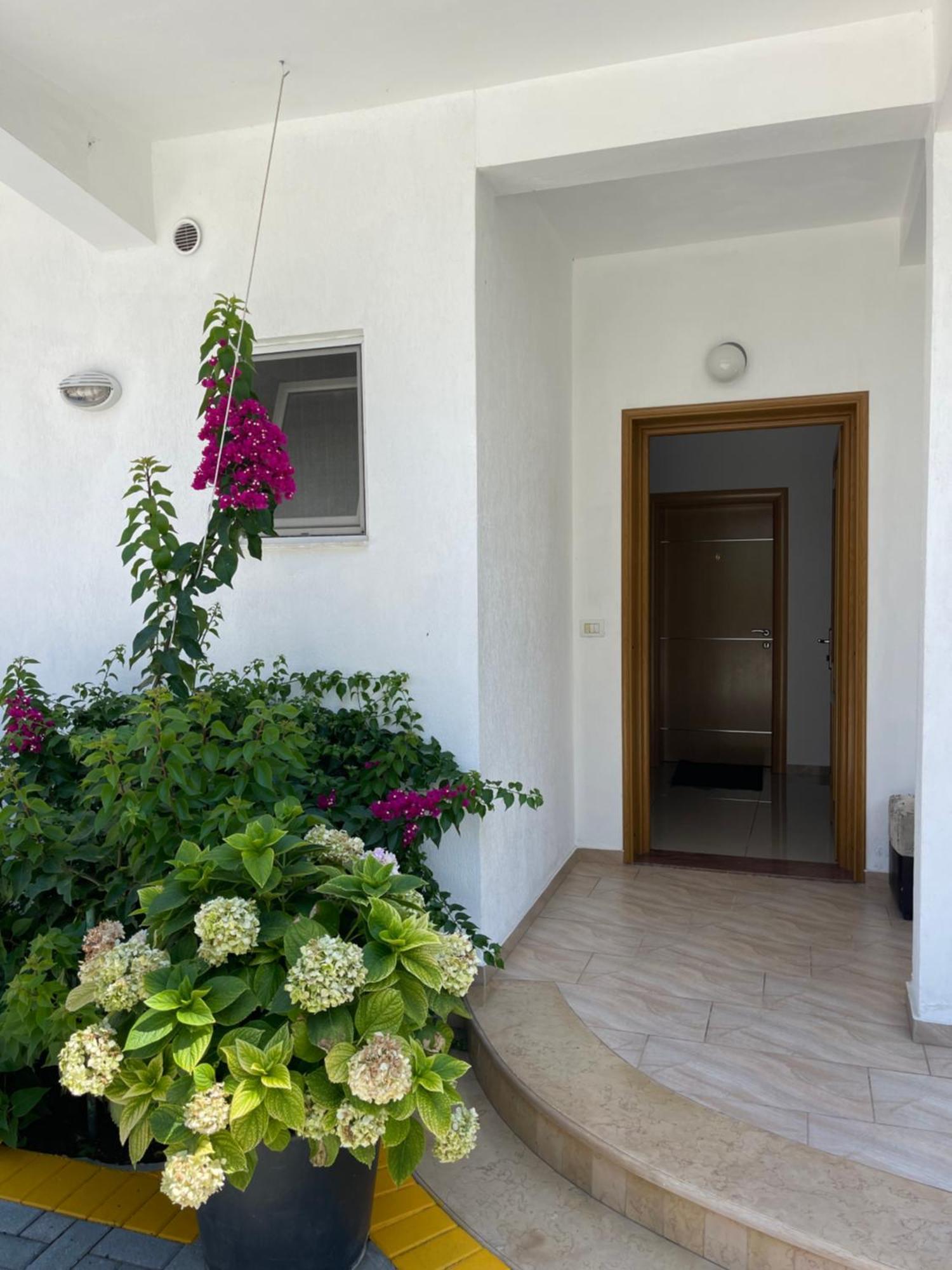 Guest House Lionel Durrës Exterior foto