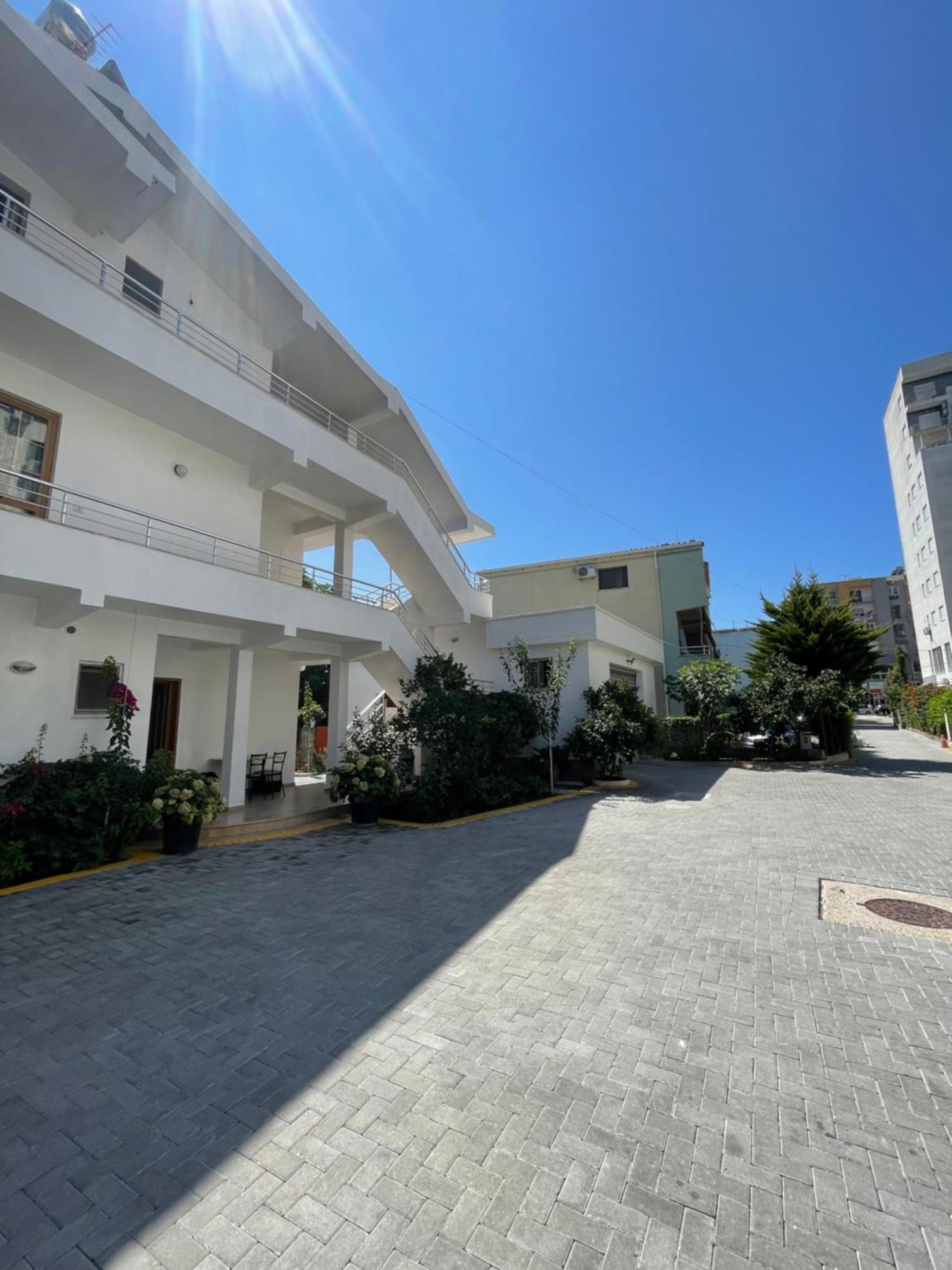 Guest House Lionel Durrës Exterior foto